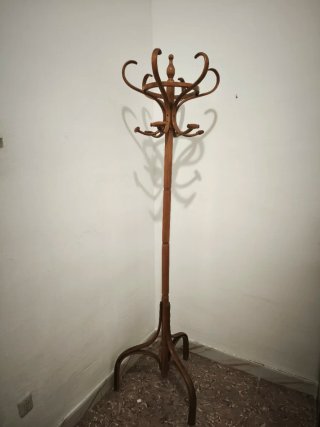 Perchero de madera antiguo