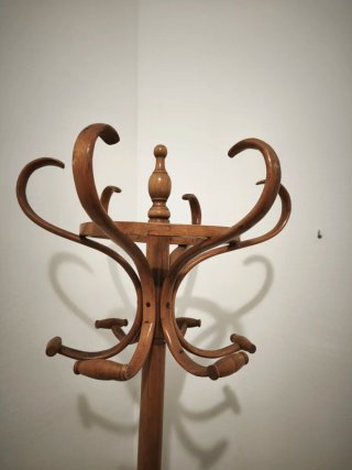 Perchero de madera antiguo