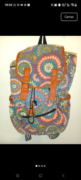 Mochila mediana estampada sin usar
