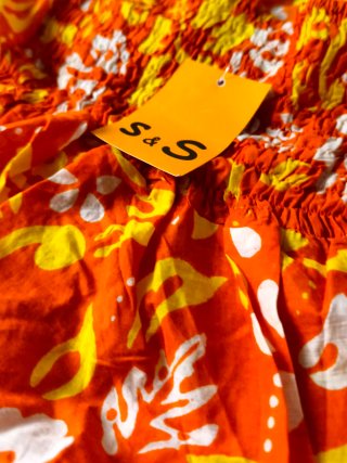 Vestido corto naranja estampado floral
