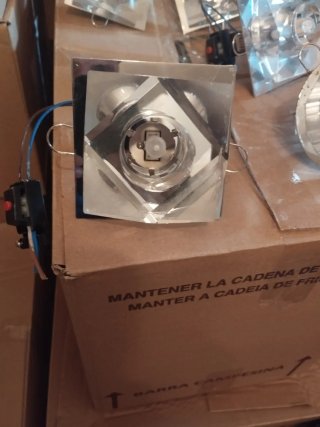 Focos empotrables metálicos y cristal