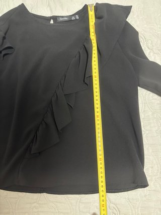 Blusa Bershka Negra Talla XS Volantes