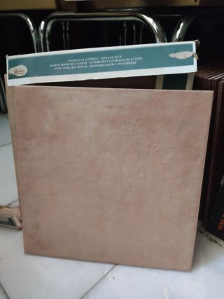 Pavimento Gres Porcelánico Marrón
