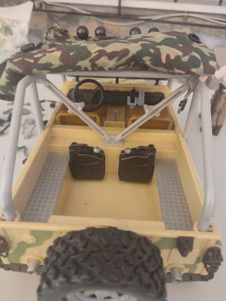 Madelman Jeep Camuflaje con Accesorios