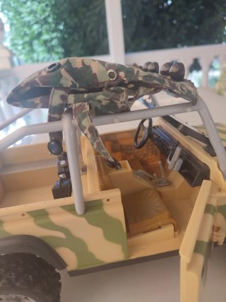 Madelman Jeep Camuflaje con Accesorios