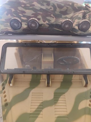 Madelman Jeep Camuflaje con Accesorios