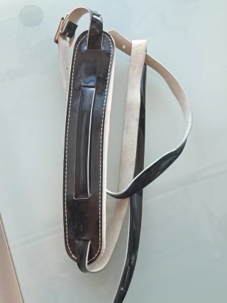 Tracolla per chitarra in pelle nera