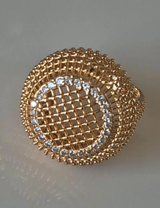 Anillo Dorado con Cistales brillantes