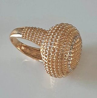 Anillo Dorado con Cistales brillantes