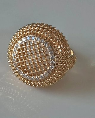Anillo Dorado con Cistales brillantes