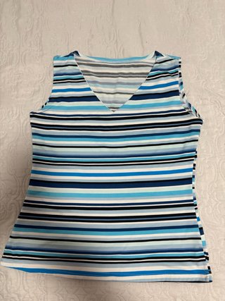 Blusa de rayas azules y blancas Talla M