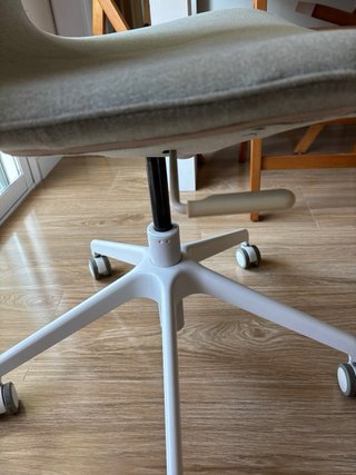 Silla giratoria regulable tela y plástico