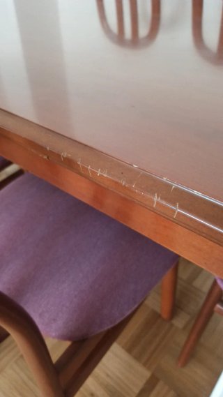 Mesa de comedor y 6 sillas de madera