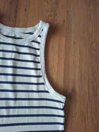 Top de rayas azul y blanco