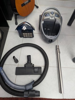 Aspiradora Ufesa 2000W sin bolsa