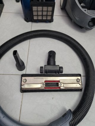 Aspiradora Ufesa 2000W sin bolsa