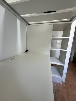 Cama alta con escritorio blanca