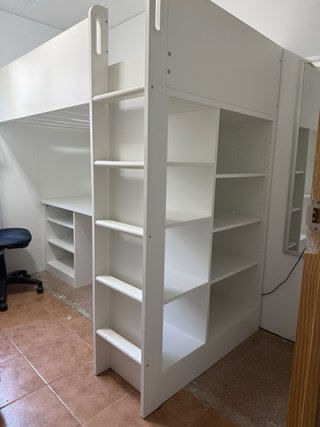 Cama alta con escritorio blanca