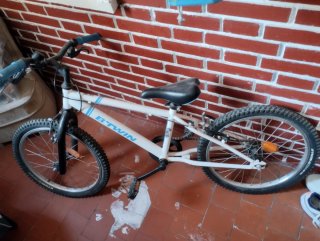 Bicicleta infantil Btwin blanca