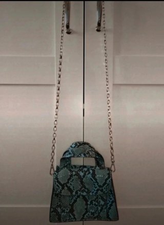 Bolso Zara efecto piel serpiente