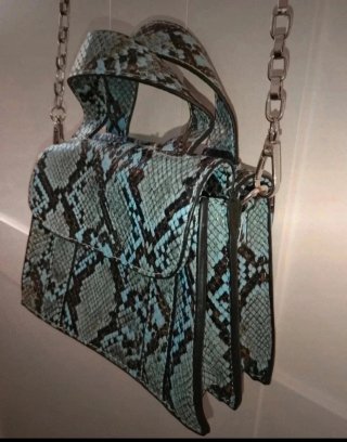 Bolso Zara efecto piel serpiente