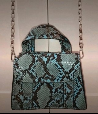 Bolso Zara efecto piel serpiente