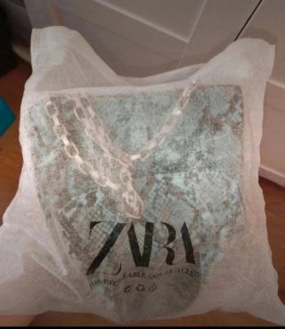 Bolso Zara efecto piel serpiente