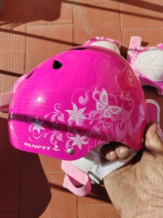Patines rosas infantiles con protecciones