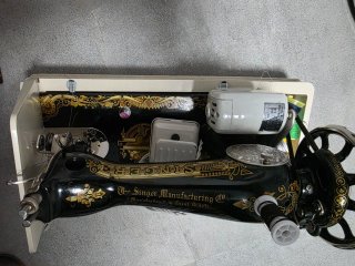 Máquina de coser Singer antigua