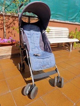 Silla de paseo Maclaren azul + saquito invierno.