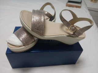 Sandalias cuña a estrenar