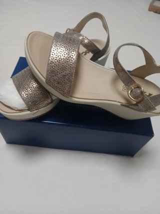 Sandalias cuña a estrenar