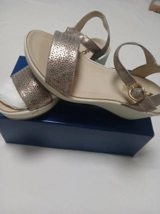 Sandalias cuña a estrenar