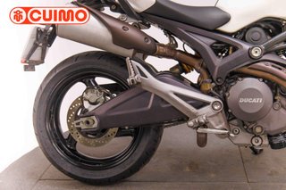 DUCATI MONSTER 696