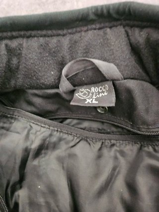Chaqueta de moto negra y roja