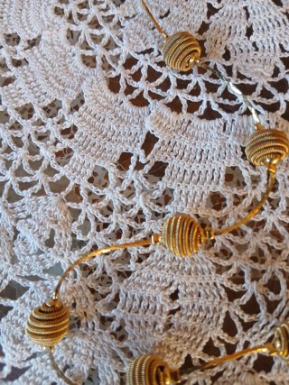 Collar Monet Dorado