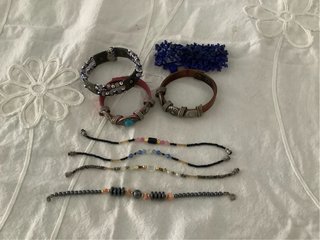 Collares y pulseras varios estilos