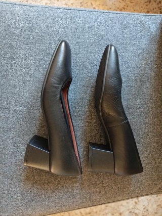 Zapatos de salón de piel negros