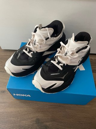 Hoka Speedgoat 7 Talla 45 1/3 Negro/Blanco