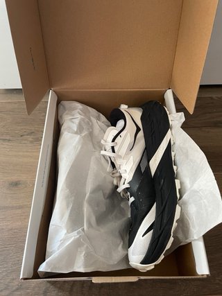 Hoka Speedgoat 7 Talla 45 1/3 Negro/Blanco