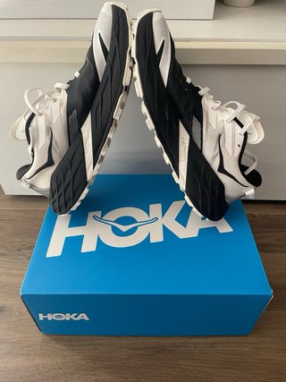 Hoka Speedgoat 7 Talla 45 1/3 Negro/Blanco