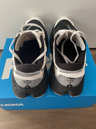 Hoka Speedgoat 7 Talla 45 1/3 Negro/Blanco