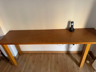 Mesa de madera alargada