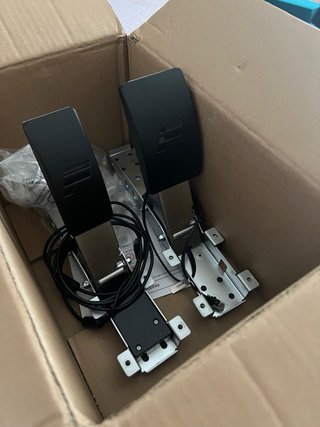 Volante Fanatec CSL DD GT3 + Pedais