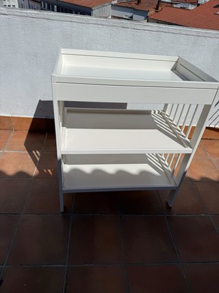 Cambiador IKEA bebé con colchoneta Zara Home