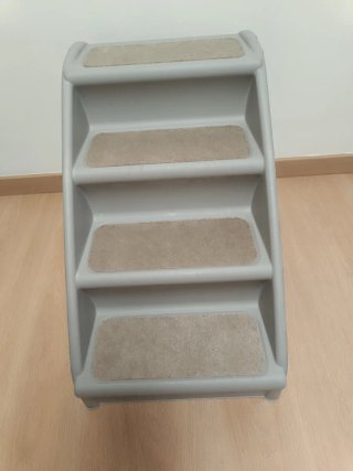 Escalera Plegable Mascotas prácticamente nueva.