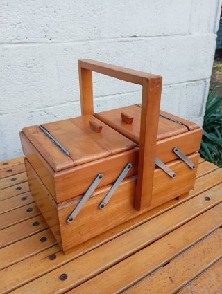 Cestello da cucito vintage in legno anni 50/60