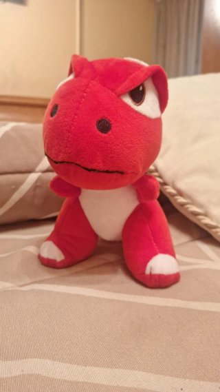 Peluche dinosaurio rojo y pez naranja