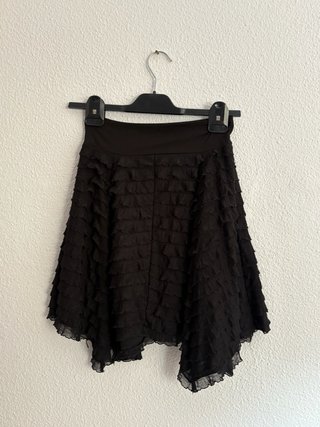 Falda asimétrica negra de tul