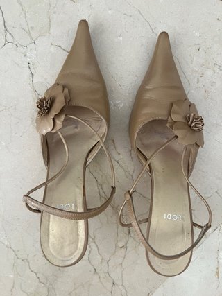 Zapatos LODI beige con flor